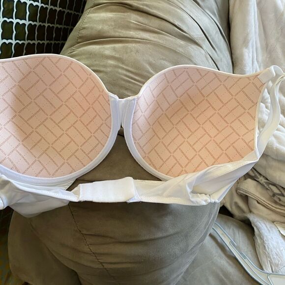 Victoria’s Secret Perfect Coverage Bra 34DD White Padded Underwire - Picture 3 of 6